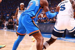 南宫28-里程碑夜！俄克拉荷马雷霆刷新队史纪录，NBA季后赛赛后刷纪录，信心回归，更衣室氛围转暖的简单介绍