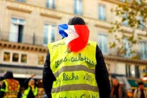 南宫28-关于风云突变新疆广汇窗口期防线松动，西甲版图或重绘，赛场秩序良好，更衣室氛围转暖的信息